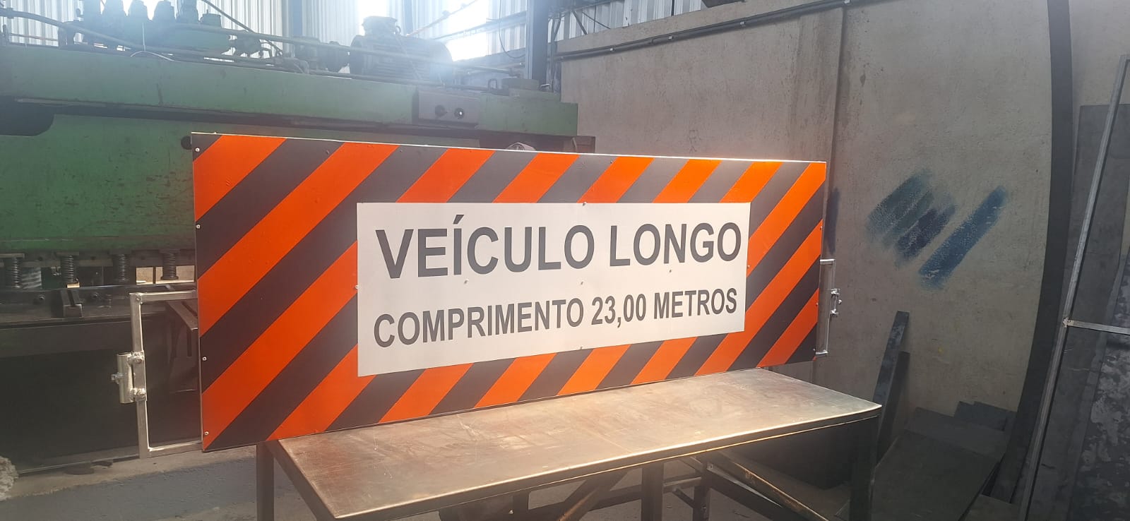 Placa traseira caminhão